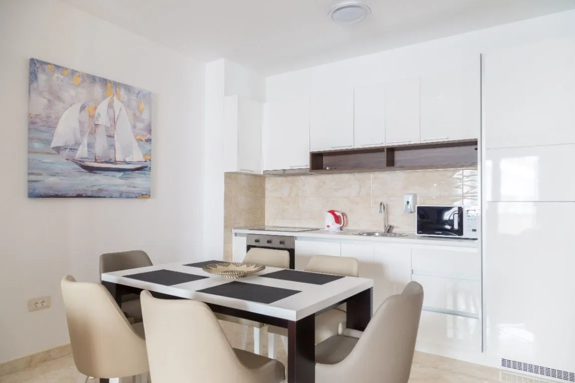 Prodaja, dvosoban stan, 85m², Bečići, Budva
