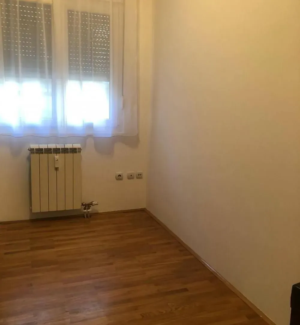 Izdavanje, trosoban stan, 50m², Slavujev Venac, Zvezdara Sve Podlokacije