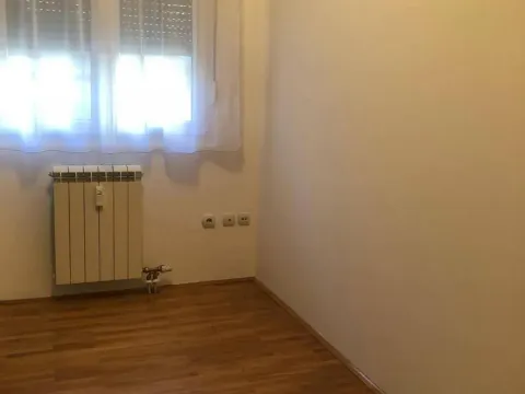 Izdavanje, trosoban stan, 50m², Slavujev Venac, Zvezdara Sve Podlokacije - image 11