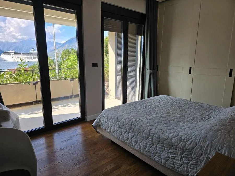Prodaja, četvorosoban stan, 139m², Dobrota, Kotor