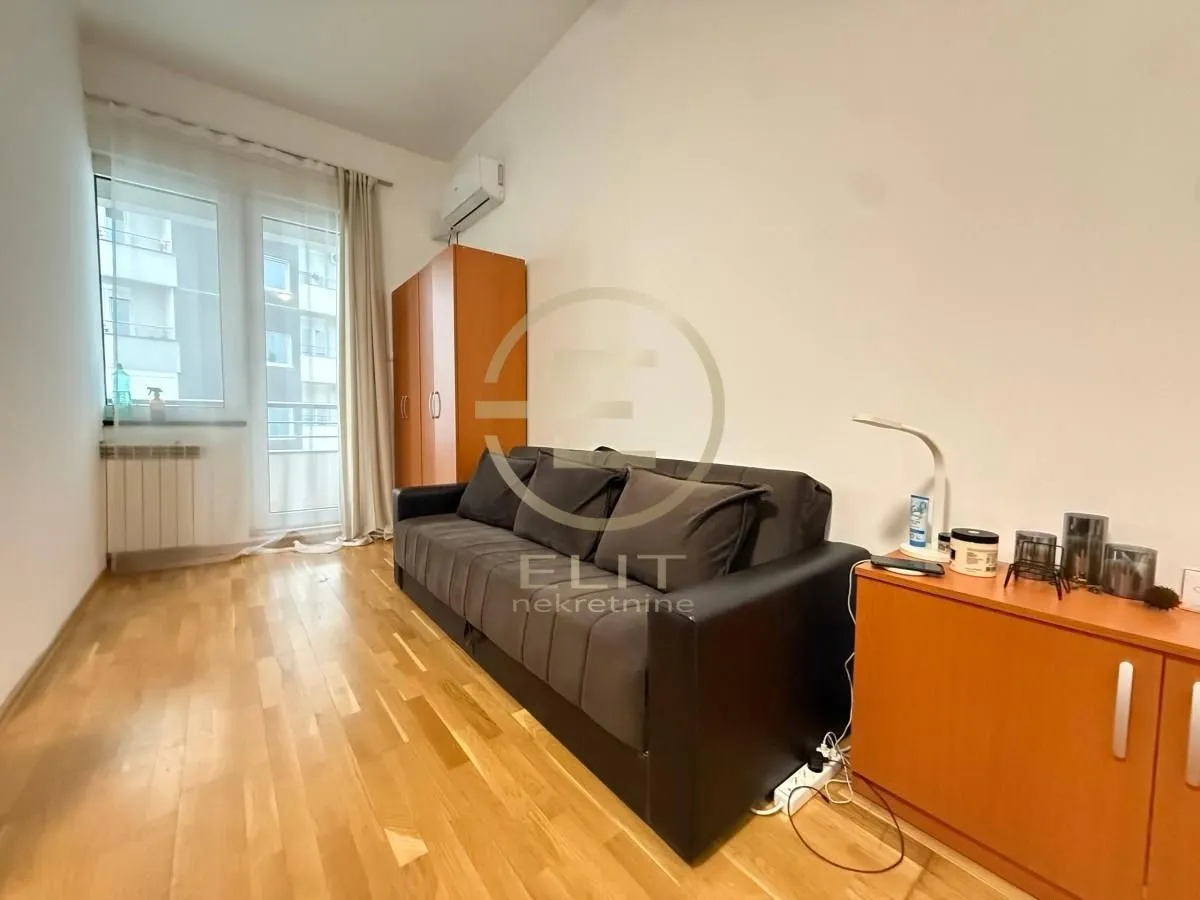 Prodaja, dvosoban stan, 33m², Bulevar Oslobodjenja, Novi Sad Sve Podlokacije