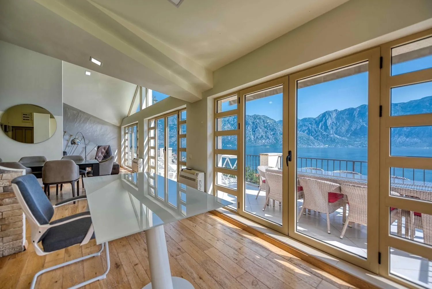 Sale, three bedroom apartment, 167m², Prčanj, Kotor