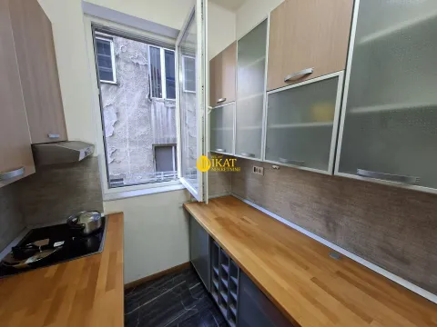 Izdavanje, dvosoban stan, 75m², Slavija, Vračar Sve Podlokacije - image 8