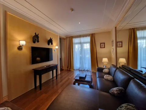 Sale, one bedroom apartment, 80m², Tivat, Crna Gora - image 12