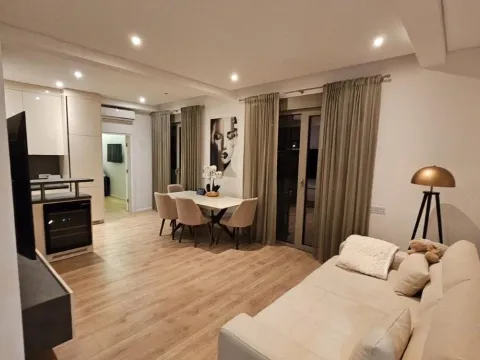 Prodaja, dvosoban stan, 90m², Tivat, Crna Gora - image 1