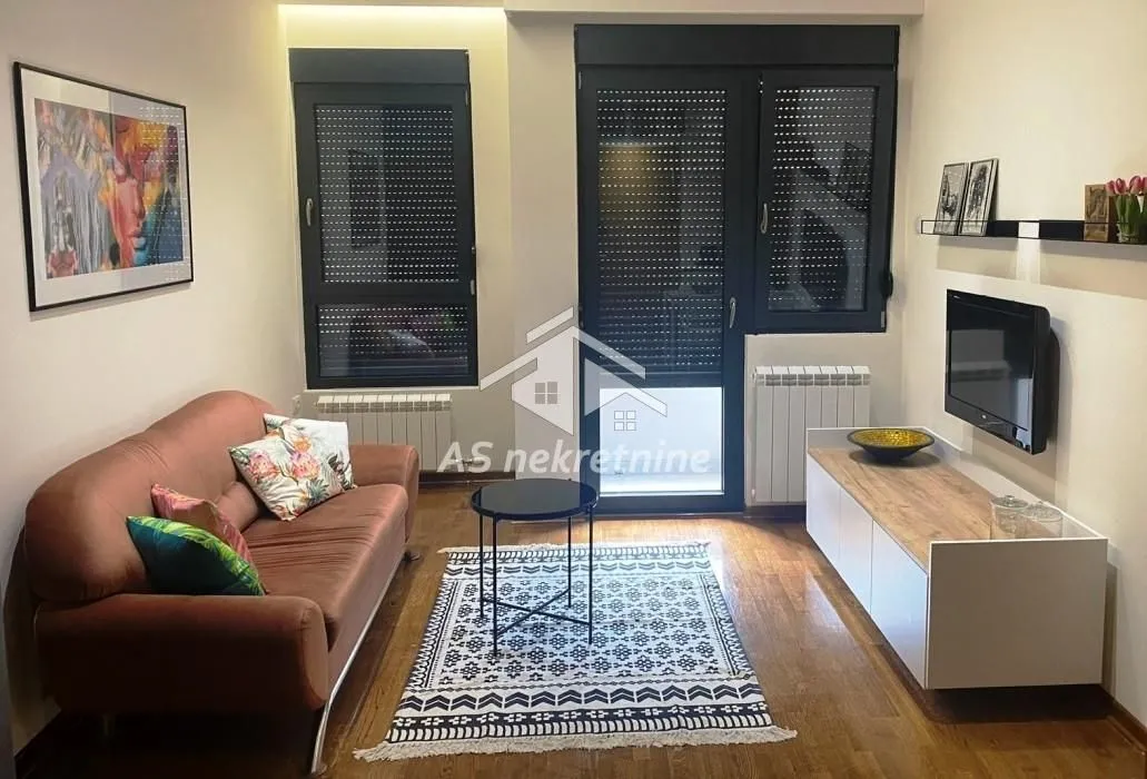 Izdavanje, dvosoban stan, 43m², Banovo Brdo, Beograd