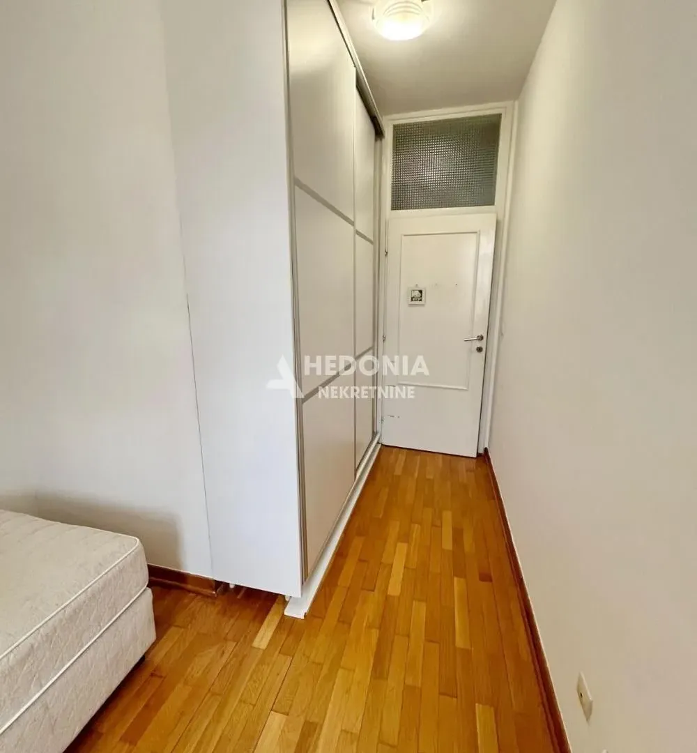 Rent, four bedroom apartment, 135m², Senjak, Beograd