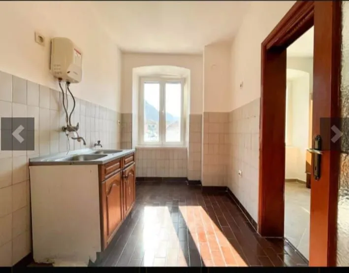 Prodaja, dvosoban stan, 84m², Kotor, Crna Gora