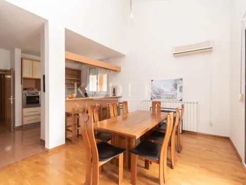 Izdavanje, kuća, 300m², Rogami, Podgorica - image 11