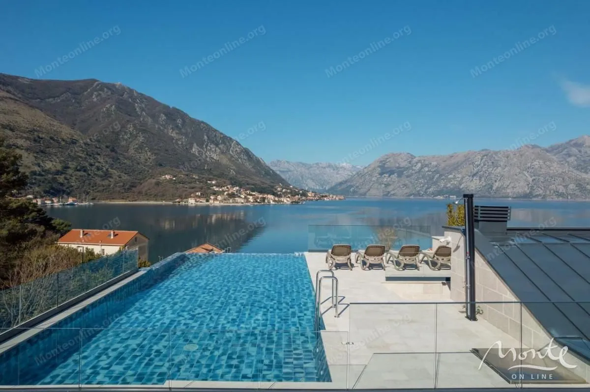 Prodaja, trosoban stan, 204m², Dobrota, Kotor
