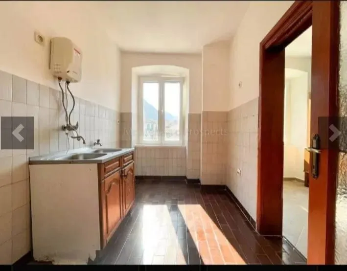 Prodaja, dvosoban stan, 84m², Centar, Kotor