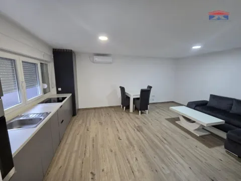 Izdavanje, dvosoban stan, 50m², Sajlovo, Novi Sad Sve Podlokacije - image 2