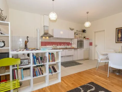 Izdavanje, kuća, 200m², Gorica, Danilovgrad - image 30