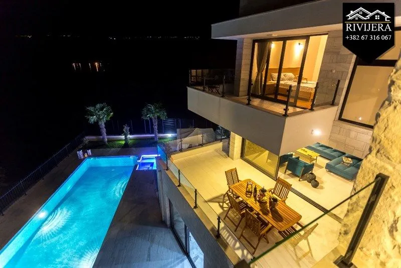 Prodaja, kuća, 323m², Đenovići, Herceg Novi