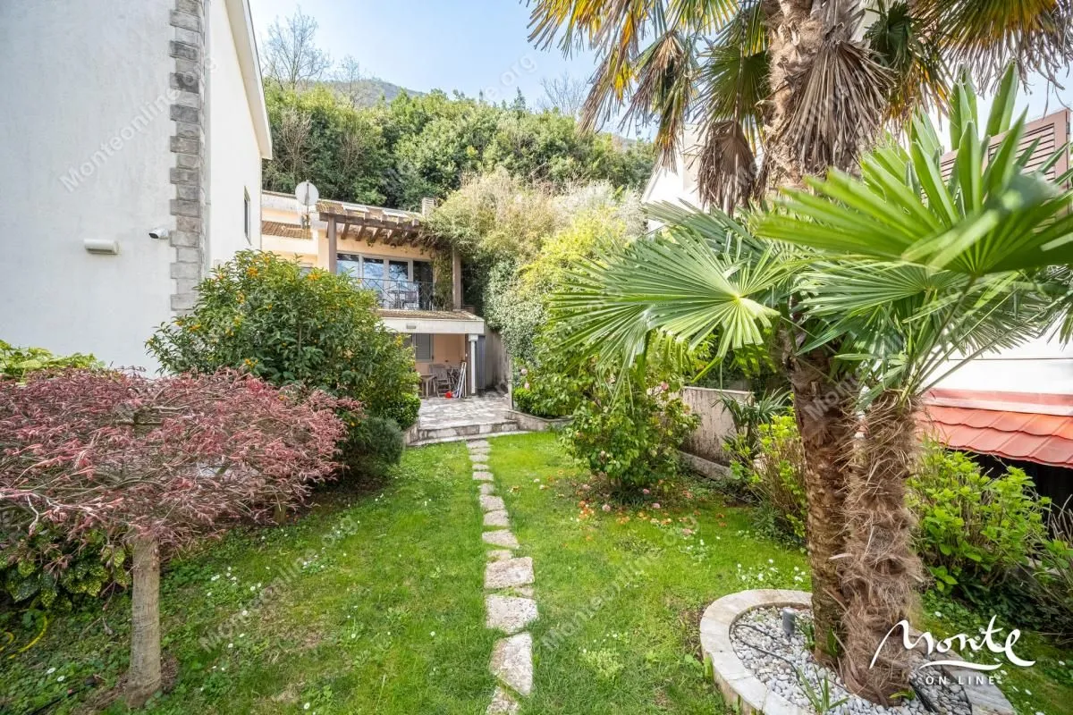 Sale, house, 484m², Stoliv, Kotor