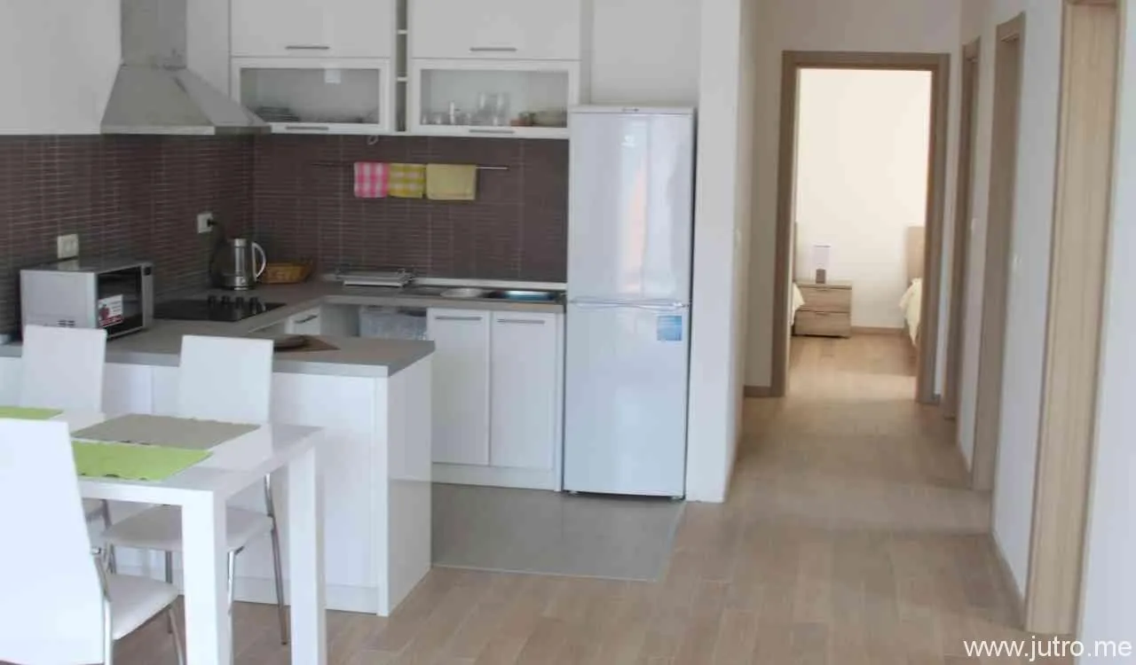 Prodaja, dvosoban stan, 108m², Dobrota, Kotor