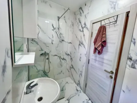 Rent, one bedroom apartment, 45m², Krivi Most, Podgorica - image 7