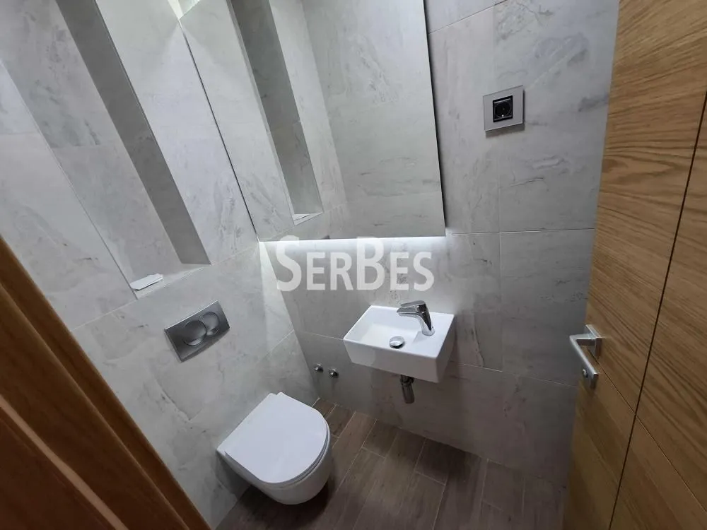 Prodaja, četvorosoban stan, 240m², Adamovićevo Naselje, Novi Sad Sve Podlokacije