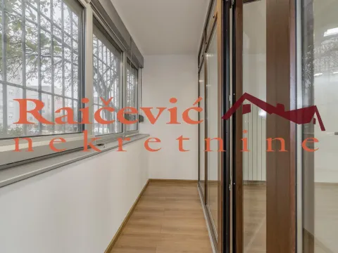 Sale, two bedroom apartment, 70m², Filmski Grad, Beograd - image 5