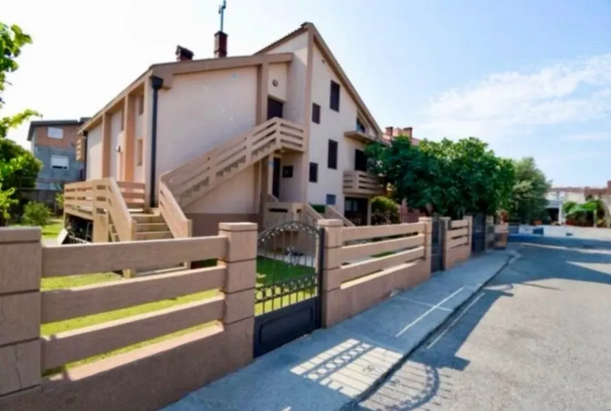 Prodaja, kuća, 260m², Stari Aerodrom, Podgorica