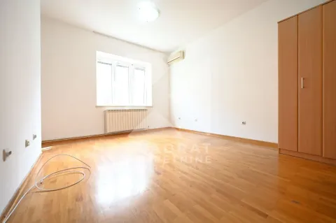 Izdavanje, dvosoban stan, 65m², Centar, Podgorica - image 4