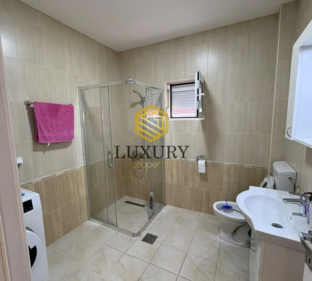 Rent, house, 350m², Zlatica, Podgorica
