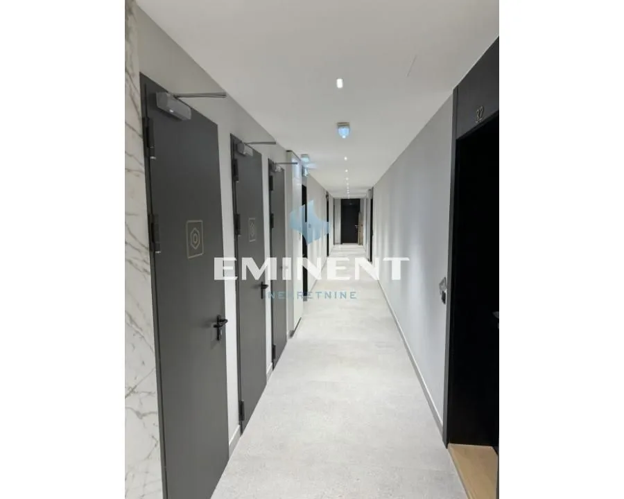 Izdavanje, trosoban stan, 77m², Gundulićev Venac, Beograd