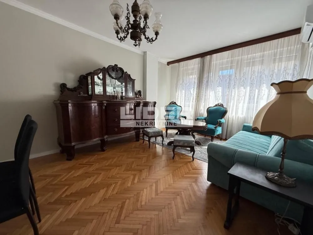 Izdavanje, trosoban stan, 80m², Kalenić Pijaca, Vračar Sve Podlokacije