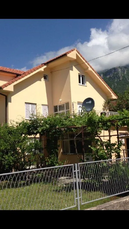 Izdavanje, trosoban stan, 101m², Zelenika, Herceg Novi