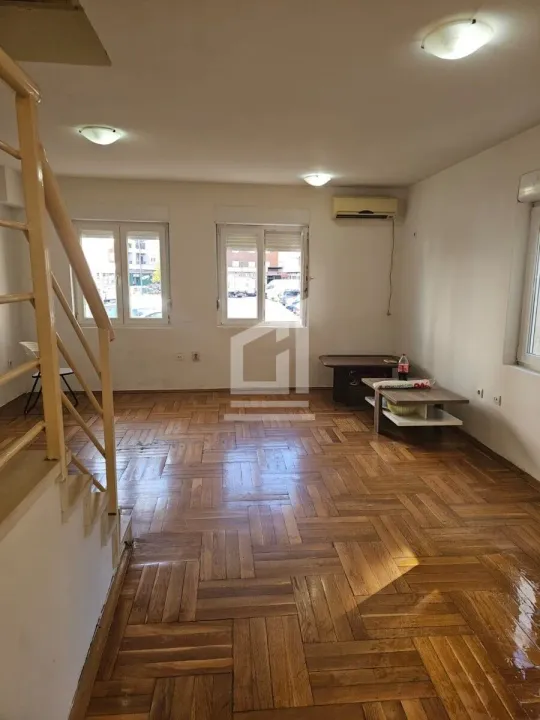 Izdavanje, poslovni prostor, 65m², Stari Aerodrom, Podgorica