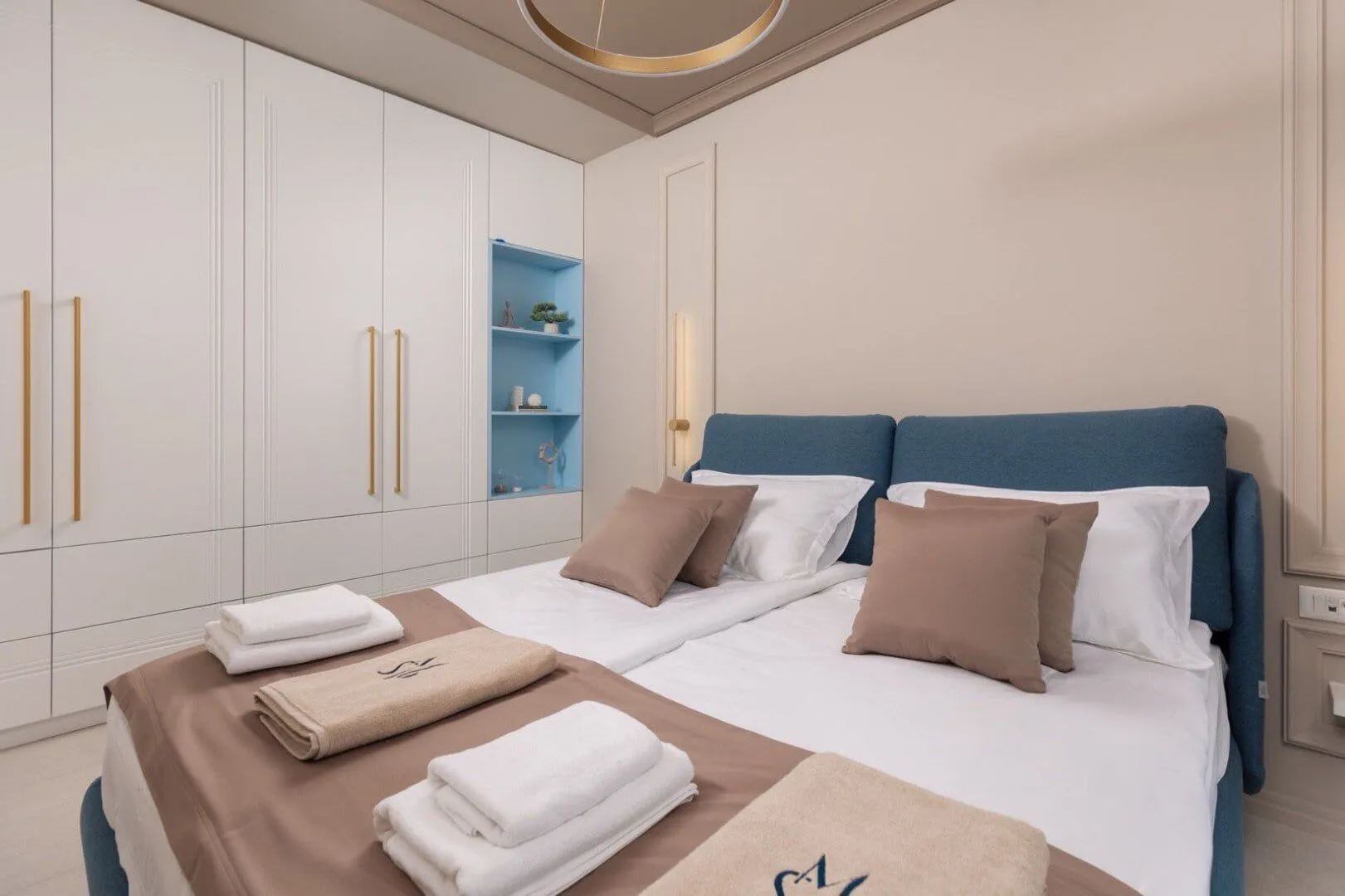 Prodaja, trosoban stan, 204m², Dobrota, Kotor