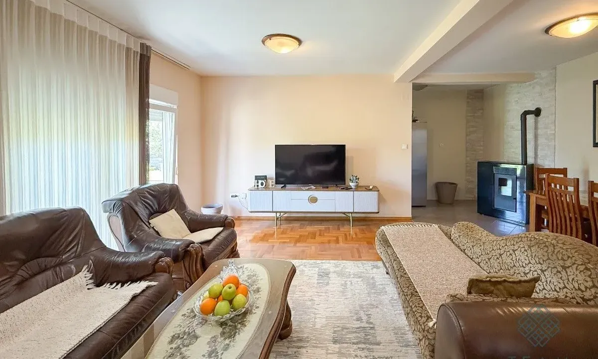 Rent, three bedroom apartment, 110m², Stari Aerodrom, Podgorica