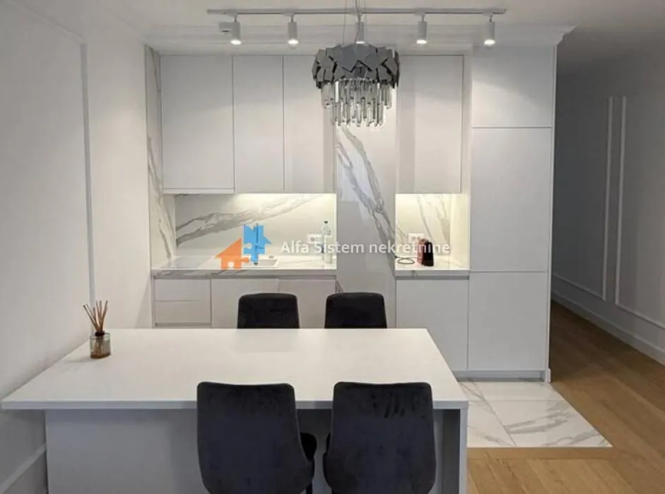 Rent, three bedroom apartment, 80m², Kalenić Pijaca, Vračar Sve Podlokacije