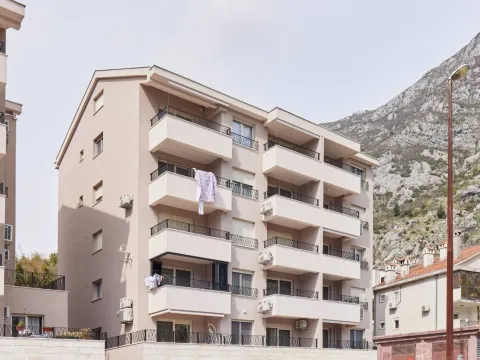 Izdavanje, dvosoban stan, 62m², Sveta Vrača, Kotor - image 9