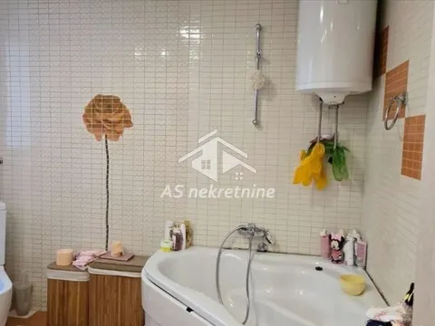 Rent, three bedroom apartment, 72m², Slavija, Vračar Sve Podlokacije - image 25