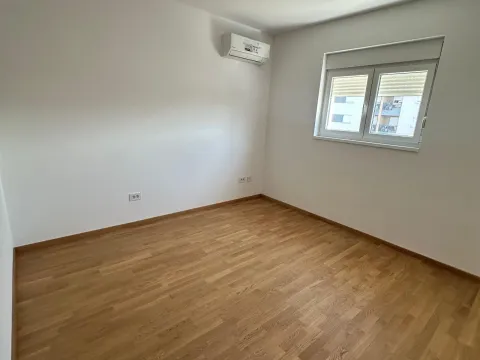 Prodaja, trosoban stan, 104m², Stari Aerodrom, Podgorica - image 5