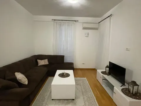 Izdavanje, jednosoban stan, 50m², Stari Aerodrom, Podgorica - image 2