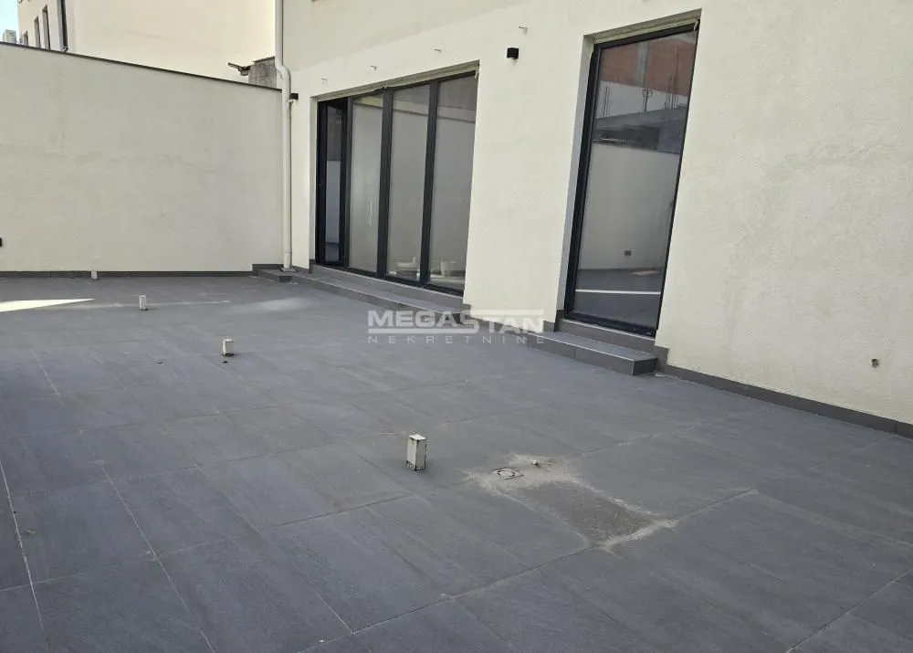 Izdavanje, poslovni prostor, 265m², Šumice, Beograd