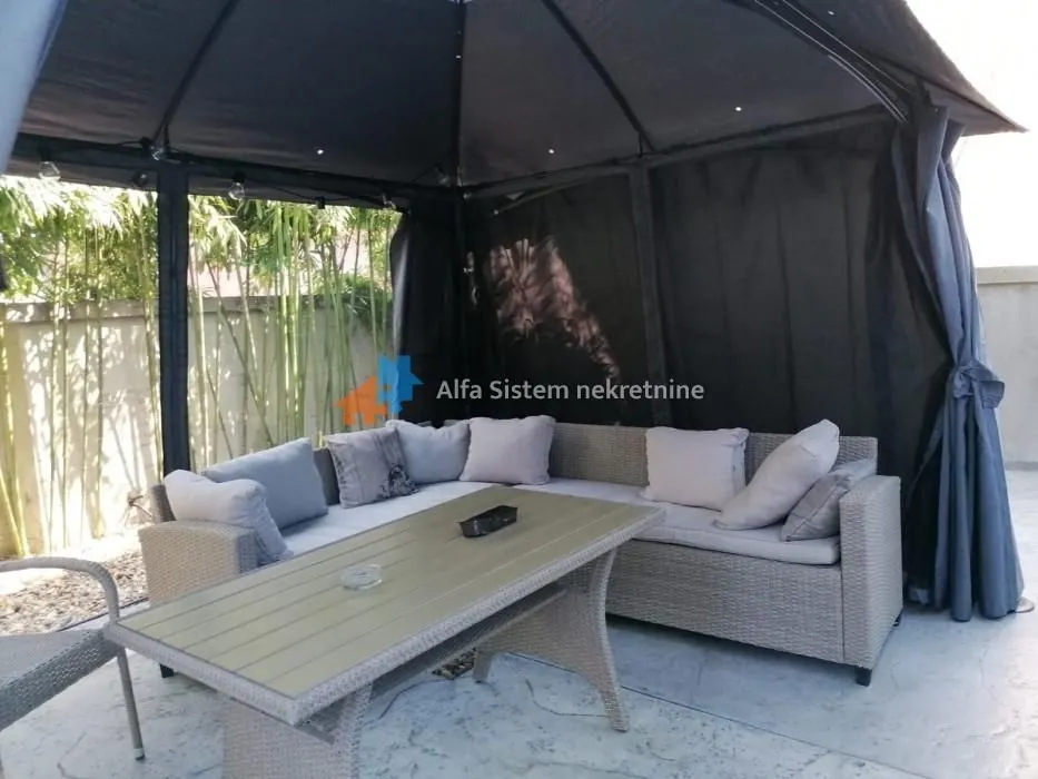 Rent, house, 365m², Uciteljsko Naselje, Zvezdara Sve Podlokacije