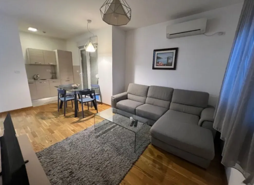 Izdavanje, jednosoban stan, 42m², City Kvart, Podgorica