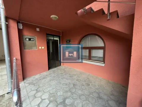 Prodaja, kuća, 350m², Centar, Jagodina - image 30