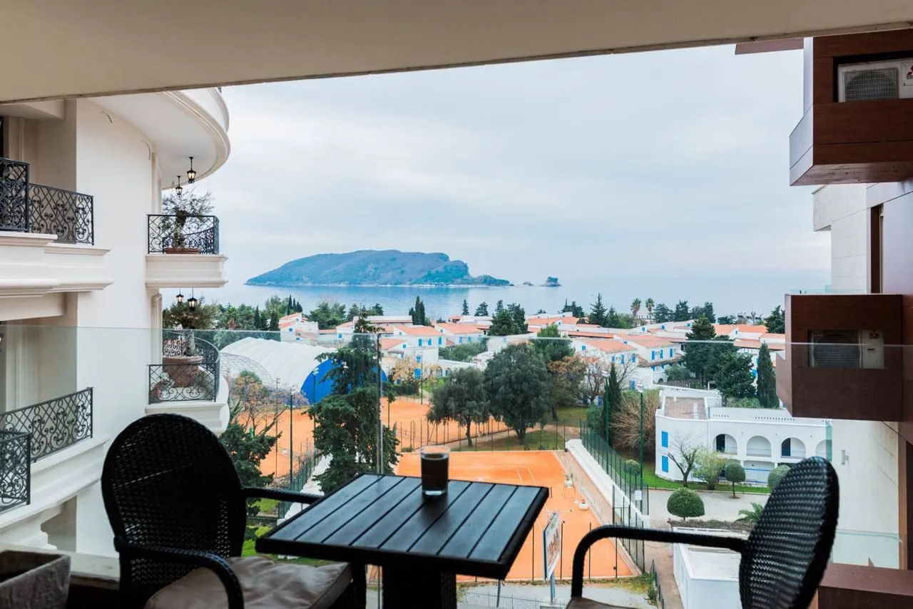 Rent, one bedroom apartment, 77m², Bulevar, Budva