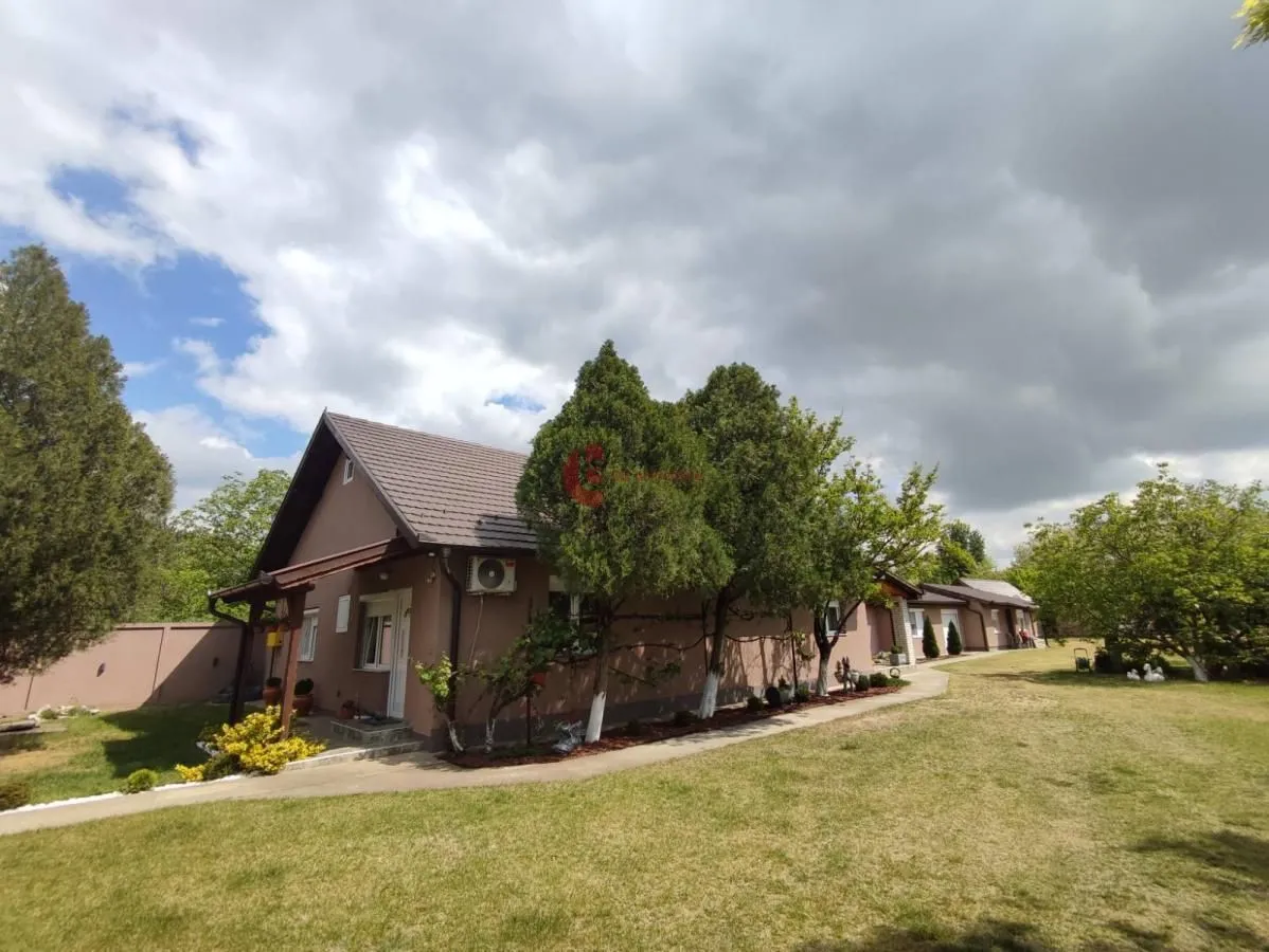 Prodaja, kuća, 313m², Peščara, Subotica