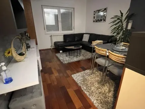 Stan in Bulevar Evrope