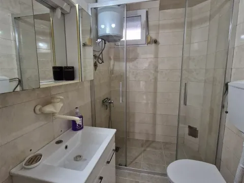 Izdavanje, dvosoban stan, 60m², Polje, Bar - image 4