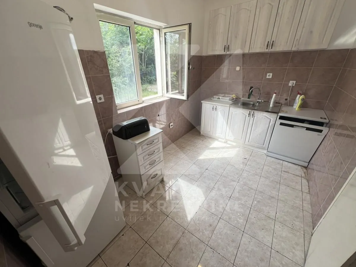 Rent, house, 220m², Dahna, Podgorica