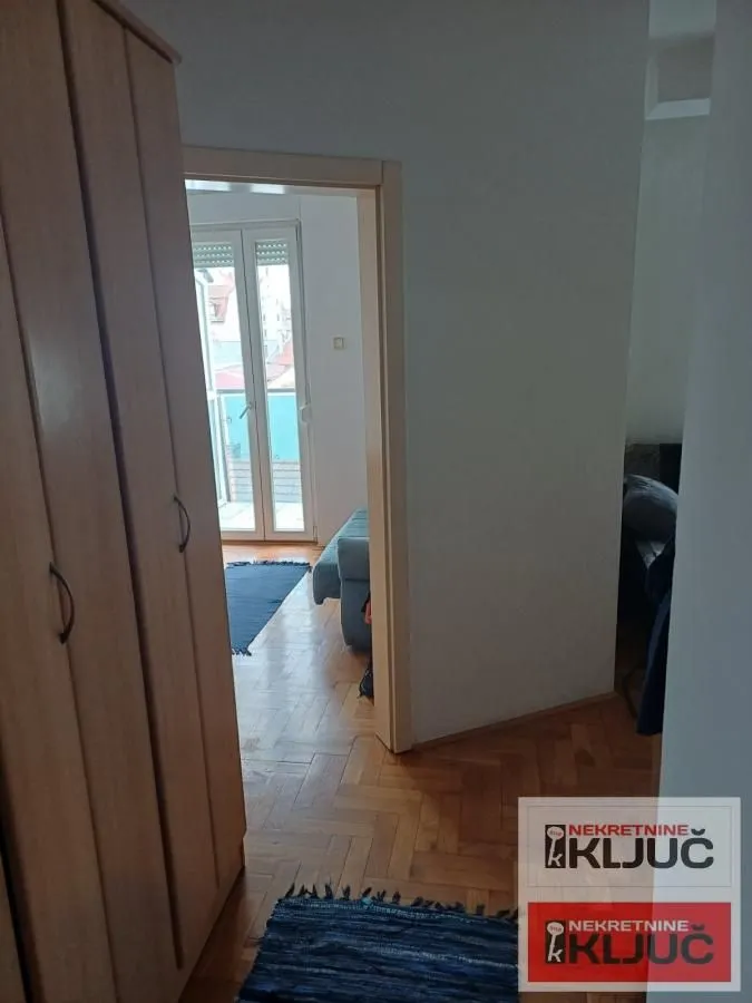 Izdavanje, dvosoban stan, 43m², Centar, Novi Sad