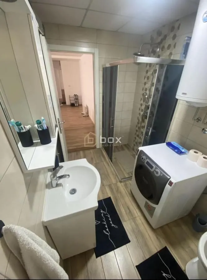 Izdavanje, dvosoban stan, 75m², Pantelej, Niš