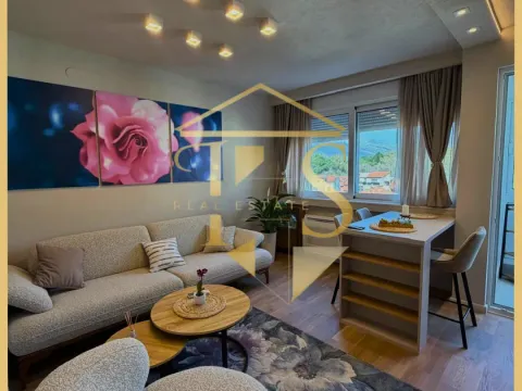 Rent, one bedroom apartment, 45m², Centar, Tivat - image 2