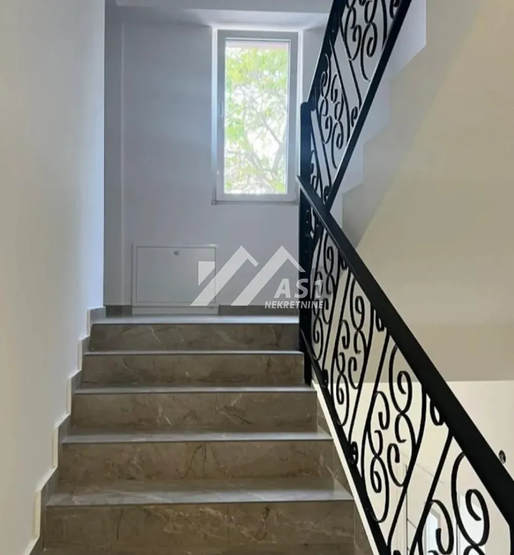 Rent, office space, 350m², Petrovaradin, Novi Sad